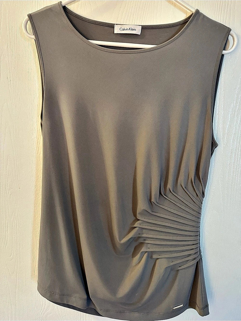 Calvin Klein Sleeveless Tank in Gray Size Medium
